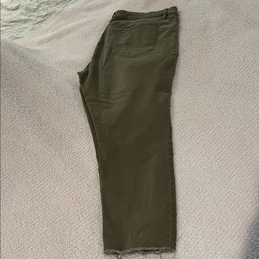 LOFT Women's Olive Cropped Jeans